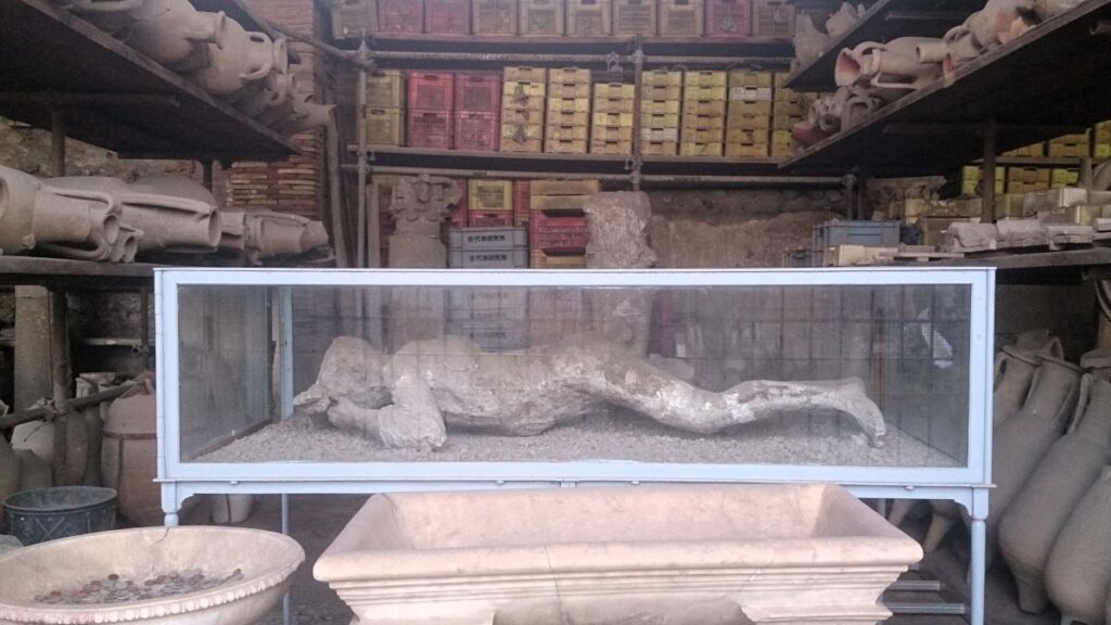body encased in ash pompeii