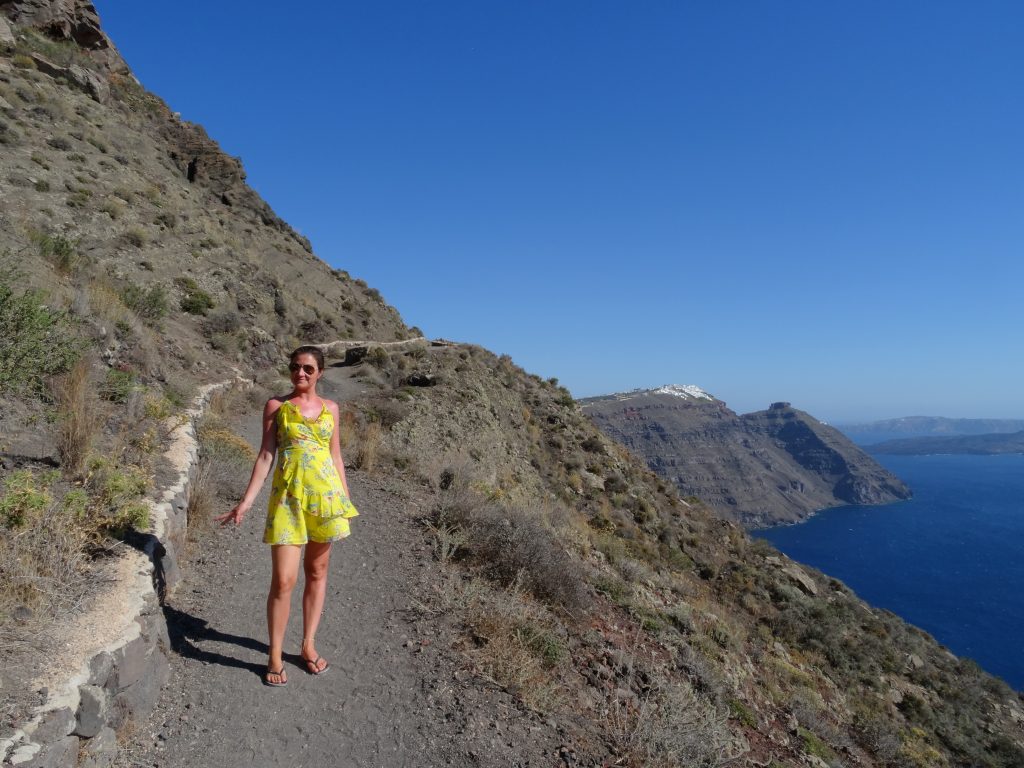 hike oia to fira