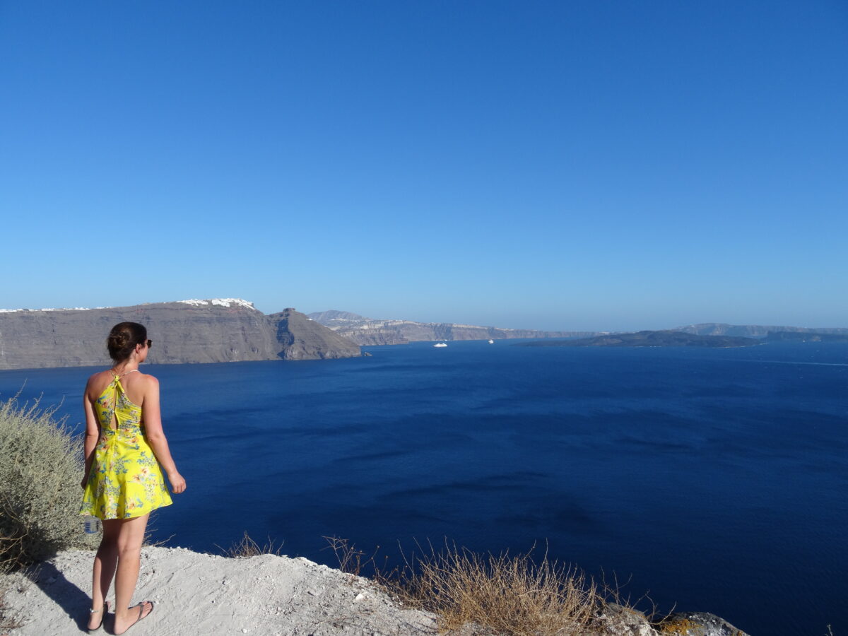 views along fira to oia trail