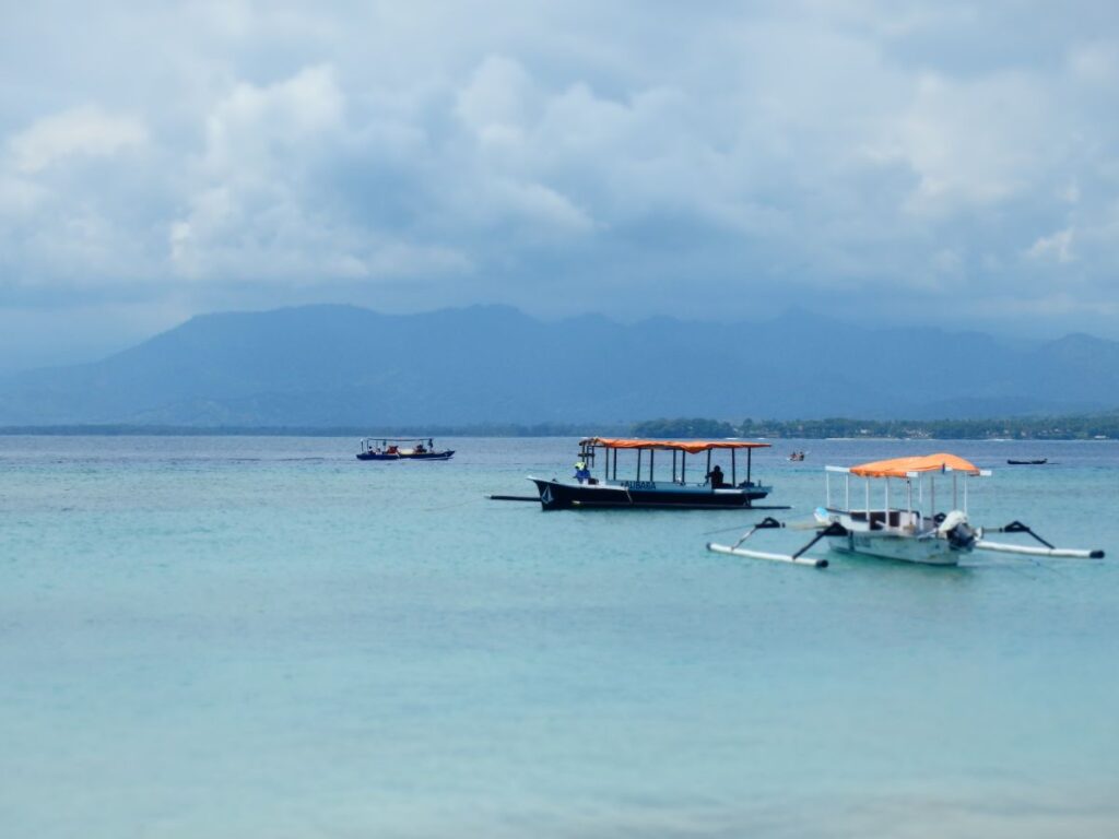 boats on gili air