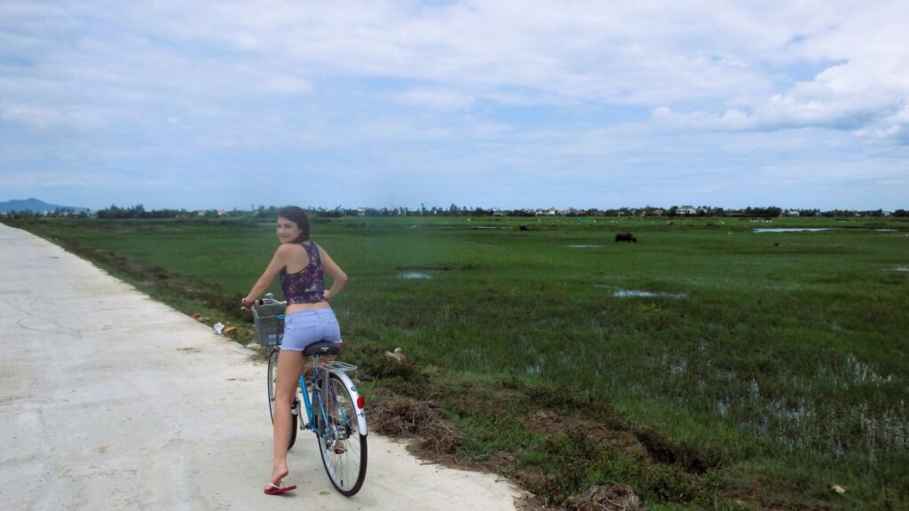 lady bike hoi an countryside