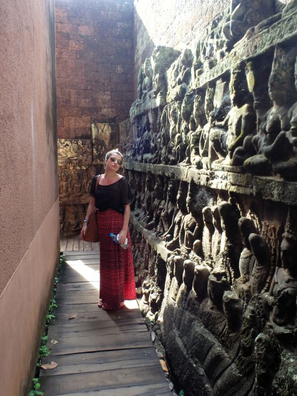 corridor angkor wat ruins