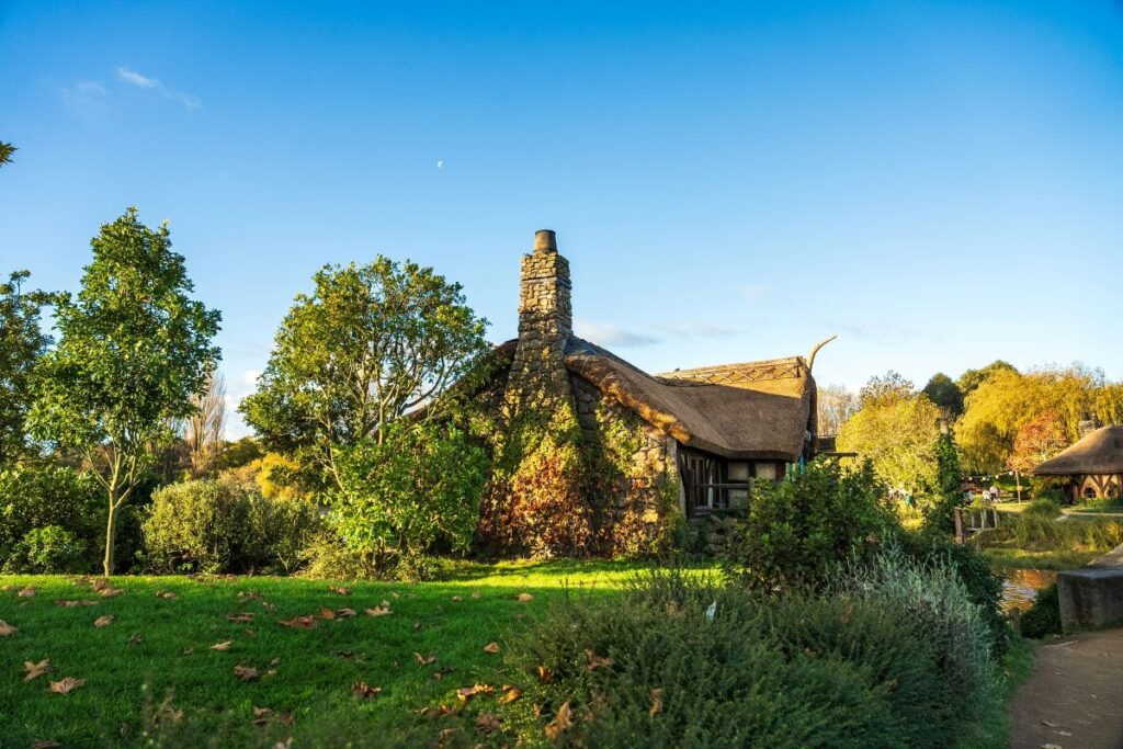 hobbiton riverside