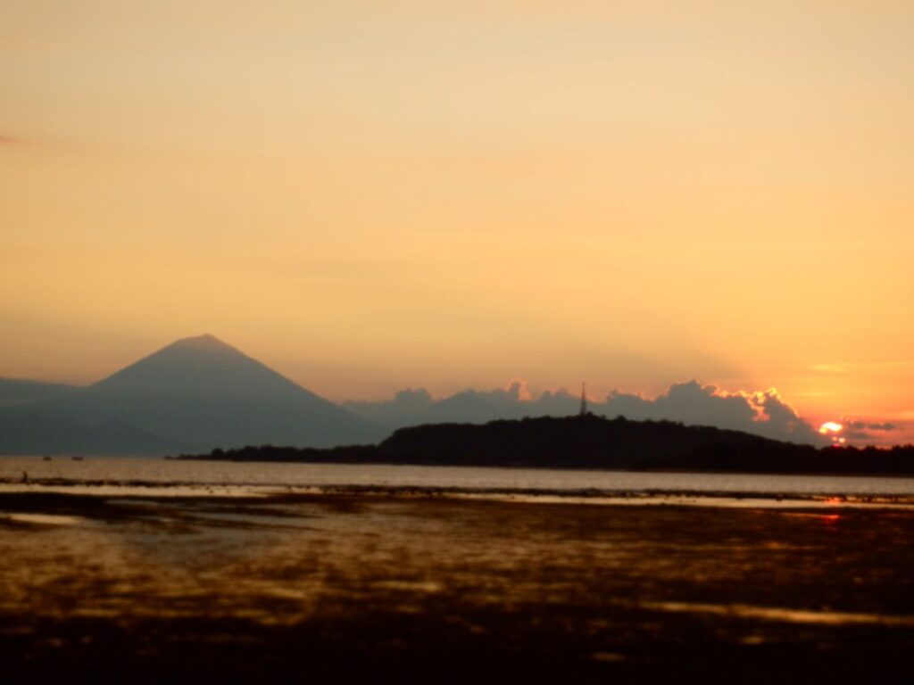 sunset gili air