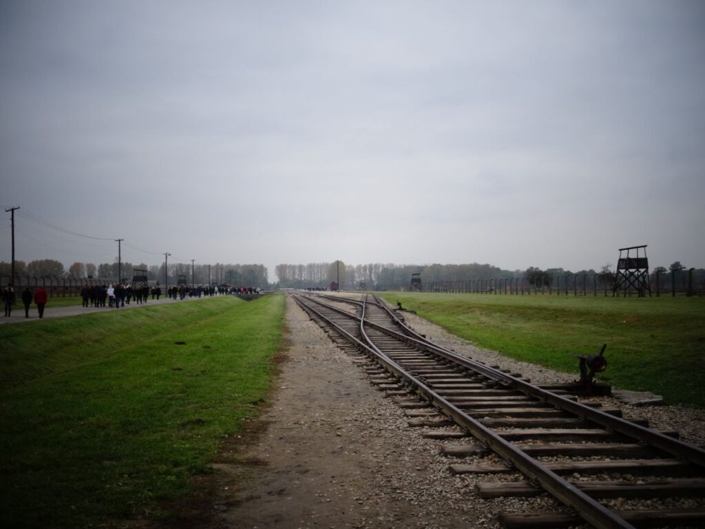 train tracks auschwitz