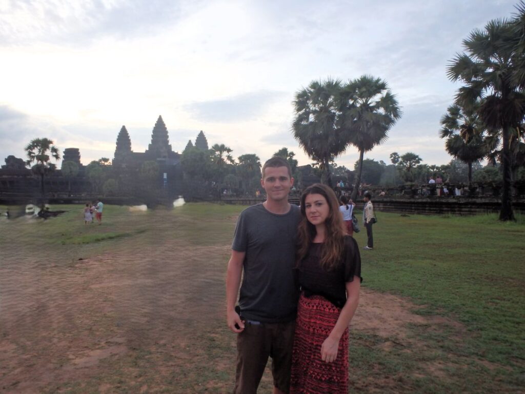 couple posing at angkor wat