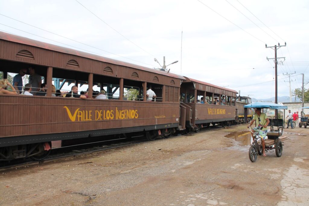 valle de los ingenios train